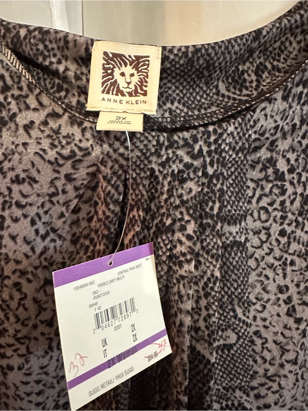 Black and Gray Snake Print Sleeveless Top - Picture 3 of 5